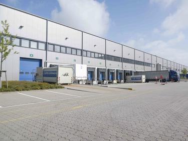 hamburg-hausbruch-dc2_hall_0.jpg Außenansicht der Logistikhalle Hamburg Hausbruch DC2
